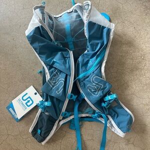 Ultimate Direction Hydration Vest